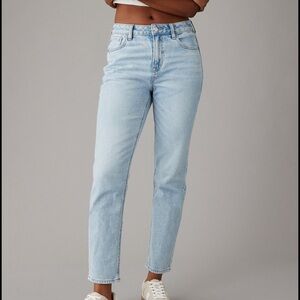AE Strigid Mom Jeans size 2, x-short